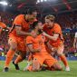 Timnas Belanda merayakan kemenangan 2-1 atas Serbia di Philips Stadion, Eindhoven, dalam UEFA Nations League 2026/2027. Ilustrasi Warta Garut 
