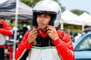 Dede Sunandar mendapat penanganan medis setelah sempat tak sadarkan diri dalam laga Kapolda Fighter Match 2026 di GOR Kota Jambi.( IG: Dede Sunandar)