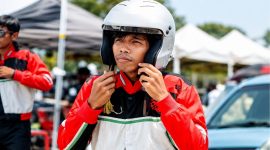 Dede Sunandar mendapat penanganan medis setelah sempat tak sadarkan diri dalam laga Kapolda Fighter Match 2026 di GOR Kota Jambi.( IG: Dede Sunandar)