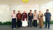 Wakil Bupati Garut Putri Karlina menyampaikan pandangannya mengenai kebutuhan dan pemerataan dokter gigi di Kabupaten Garut dalam kegiatan visitasi usulan pembukaan Fakultas Kedokteran Gigi IKKHG di Kampus 3 IKKHG, Selasa (13/10/2026). Gunakan keterangan ini jika foto benar-benar menggambarkan momen tersebut.