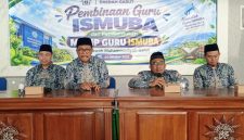 Ketua Pimpinan Daerah Muhammadiyah Garut Dr. Agus Rahmat Nugraha, M.Ag., menyampaikan arahan dalam kegiatan Pembinaan Guru ISMUBA dan Pembentukan MGMP Guru ISMUBA di Gedung Dakwah Muhammadiyah Garut, Kamis (1/10/2026)