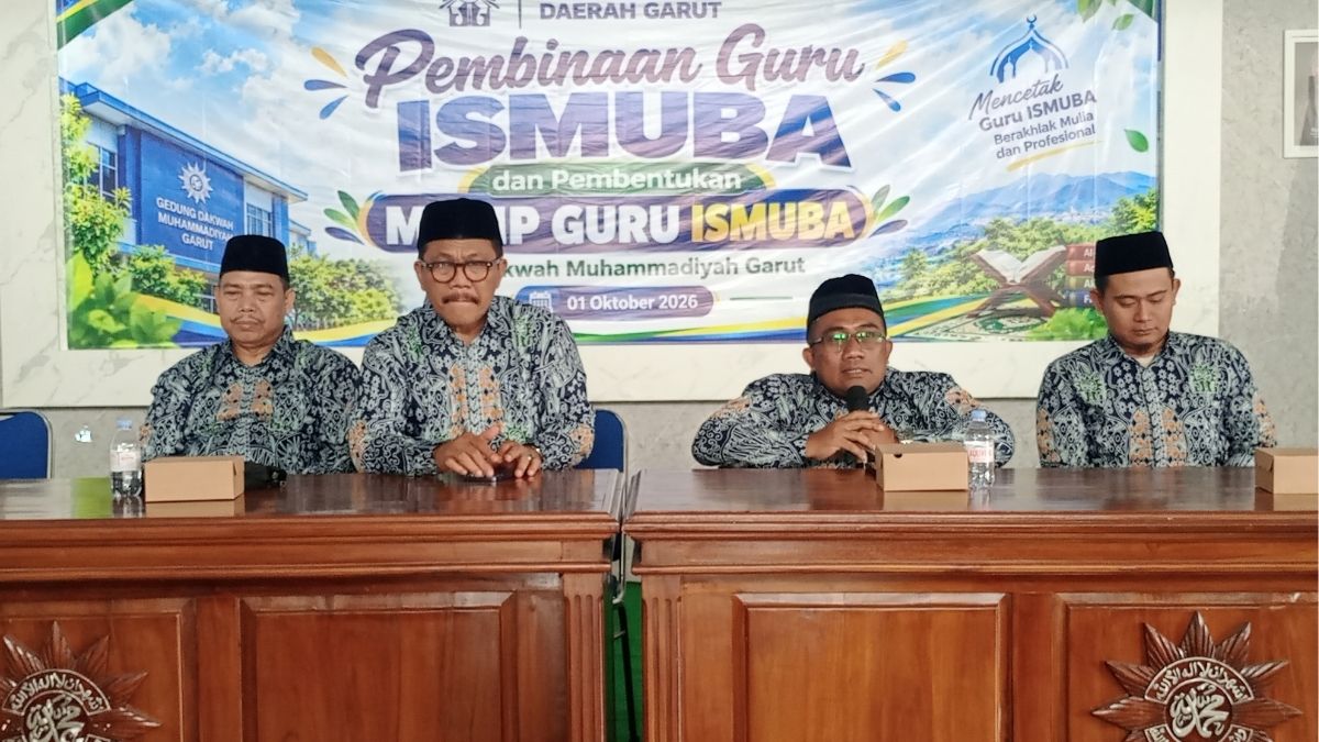 Ketua Pimpinan Daerah Muhammadiyah Garut Dr. Agus Rahmat Nugraha, M.Ag., menyampaikan arahan dalam kegiatan Pembinaan Guru ISMUBA dan Pembentukan MGMP Guru ISMUBA di Gedung Dakwah Muhammadiyah Garut, Kamis (1/10/2026)