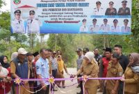 Wakil Bupati Garut Putri Karlina meresmikan infrastruktur jalan di Kampung Ciangkrong, Desa Jatimanah, Kecamatan Pamulihan, Selasa (29/9/2026).