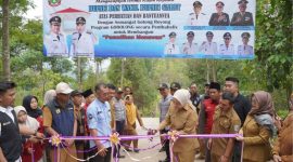 Wakil Bupati Garut Putri Karlina meresmikan infrastruktur jalan di Kampung Ciangkrong, Desa Jatimanah, Kecamatan Pamulihan, Selasa (29/9/2026).