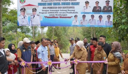 Jalan Ciangkrong di Desa Jatimanah Kecamatan Pamulihan Garut