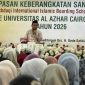 Novelis Habiburrahman El Shirazy atau Kang Abik saat hadir dalam kajian Quality Time with Parents Al Mashduqi Islamic School Garut, Sabtu (17/10/2026).