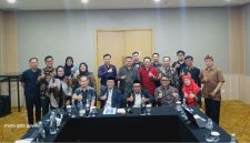 Ketua Pimpinan Daerah Muhammadiyah (PDM) Garut, Dr. Agus Rahmat Nugraha, M.Ag., foto bersama peserta usai Rapat Program Akreditasi (RPA) Tahap 2 BAN-PDM Provinsi Jawa Barat di Hotel Grand Tjokro Premiere Cihampelas, Bandung, Rabu (28/10/2026).