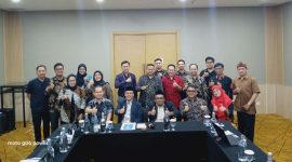 Ketua Pimpinan Daerah Muhammadiyah (PDM) Garut, Dr. Agus Rahmat Nugraha, M.Ag., foto bersama peserta usai Rapat Program Akreditasi (RPA) Tahap 2 BAN-PDM Provinsi Jawa Barat di Hotel Grand Tjokro Premiere Cihampelas, Bandung, Rabu (28/10/2026).