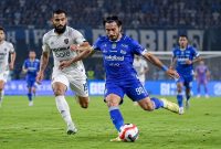 Ilustrasi Persib Bandung dan Dewa United berbagi poin setelah bermain imbang 2-2.