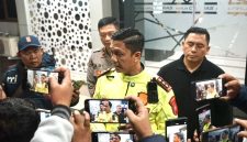 Kapolres Garut AKBP Niko N. Adi Putra menyampaikan keterangan terkait penangkapan tersangka dugaan penembakan seorang pelajar menggunakan airgun di Kecamatan Sukawening, Kabupaten Garut. Minggu (11/10/2026). Foto: Dokumentasi Polres Garut.