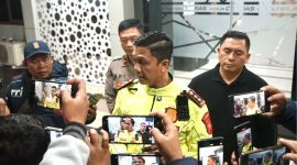 Kapolres Garut AKBP Niko N. Adi Putra menyampaikan keterangan terkait penangkapan tersangka dugaan penembakan seorang pelajar menggunakan airgun di Kecamatan Sukawening, Kabupaten Garut. Minggu (11/10/2026). Foto: Dokumentasi Polres Garut.