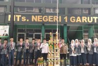 Pasukan Paskibra MTsN 1 Garut meraih delapan penghargaan dalam LKBB Alvaris XIV Se-Jawa Barat 2026 di MTsN 1 Ciamis.