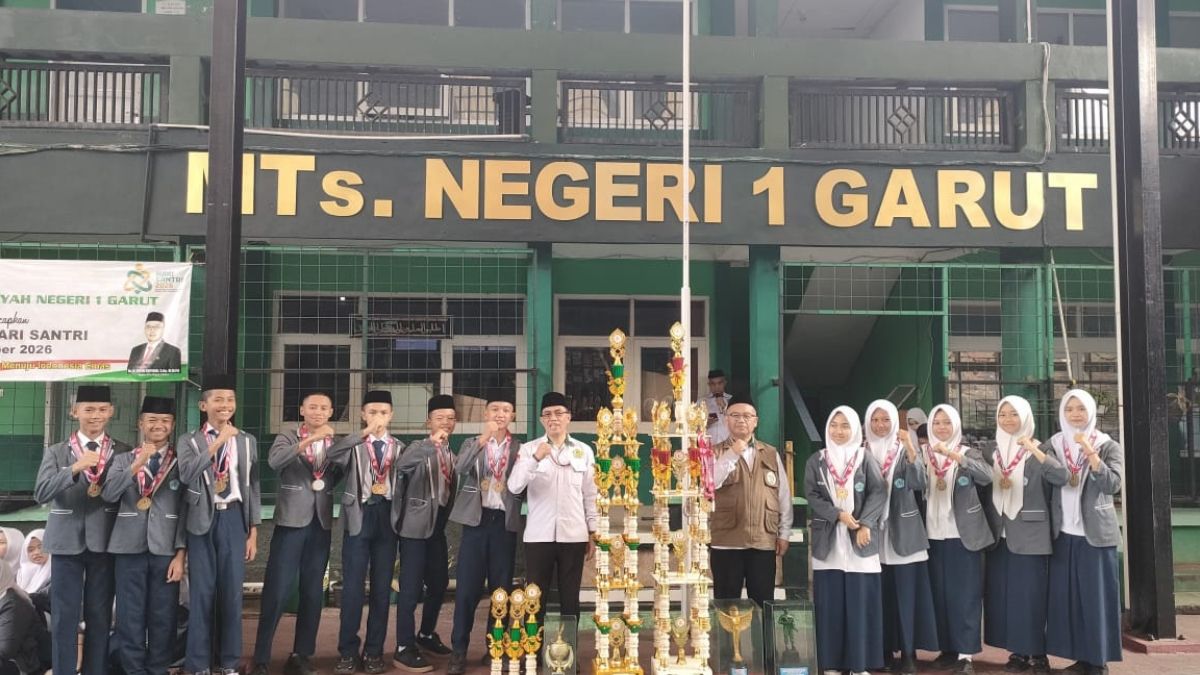 Pasukan Paskibra MTsN 1 Garut meraih delapan penghargaan dalam LKBB Alvaris XIV Se-Jawa Barat 2026 di MTsN 1 Ciamis.