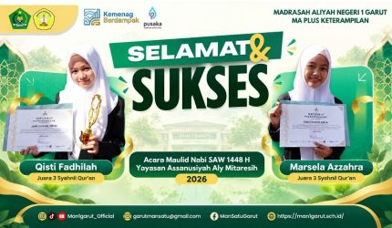 Qisti Fadhilah dan Marsela Azzahra, murid MAN 1 Garut peraih Juara 3 lomba Syarhil Qur’an.