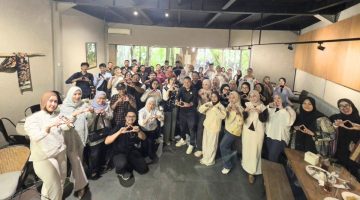 Notaris-PPAT Dr. Agustine Merdekawati bersama para developer dan mitra usaha berfoto bersama usai kegiatan silaturahmi dan Sharing Session RUPS Tahunan PT di Core Garden Cafe & Resto, Rancabango, Kabupaten Garut, Rabu (28/10/2026).