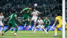 Ilustrasi Persebaya Surabaya menang 3-1 atas Madura United dalam Derbi Suramadu di Stadion Gelora Bung Tomo, Surabaya, Senin (26/10/2026).