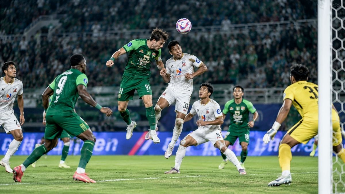 Ilustrasi Persebaya Surabaya menang 3-1 atas Madura United dalam Derbi Suramadu di Stadion Gelora Bung Tomo, Surabaya, Senin (26/10/2026).