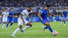 Ilustrasi pertandingan Persib Bandung menjelang menghadapi Dewa United.