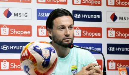 Persib Bandung menghadapi Port FC pada Shopee Cup 2026/2027