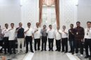 Bupati Garut Abdusy Syakur Amin bersama Manager PLN UP3 Garut M. Akbar Hurianda membahas pelayanan listrik dan dukungan kebutuhan energi bagi investasi di Kabupaten Garut, Rabu (30/9/2026
