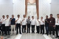 Bupati Garut Abdusy Syakur Amin bersama Manager PLN UP3 Garut M. Akbar Hurianda membahas pelayanan listrik dan dukungan kebutuhan energi bagi investasi di Kabupaten Garut, Rabu (30/9/2026
