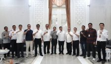 Bupati Garut Abdusy Syakur Amin bersama Manager PLN UP3 Garut M. Akbar Hurianda membahas pelayanan listrik dan dukungan kebutuhan energi bagi investasi di Kabupaten Garut, Rabu (30/9/2026