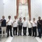 Bupati Garut Abdusy Syakur Amin bersama Manager PLN UP3 Garut M. Akbar Hurianda membahas pelayanan listrik dan dukungan kebutuhan energi bagi investasi di Kabupaten Garut, Rabu (30/9/2026