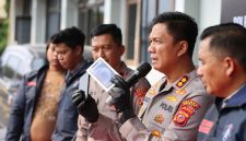 Polres Garut mengungkap kasus pencurian disertai ancaman senjata tajam di Jalan Cimanuk, Kecamatan Tarogong Kidul.