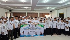 suasana pelepasan peserta kompetisi olahraga dan seni antardiniyah.