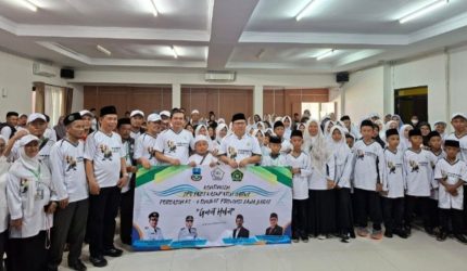 Ketua DPRD Garut Aris Munandar melepas kontingen FKDT Garut menuju Porsadin Jabar 2026 di Cianjur.