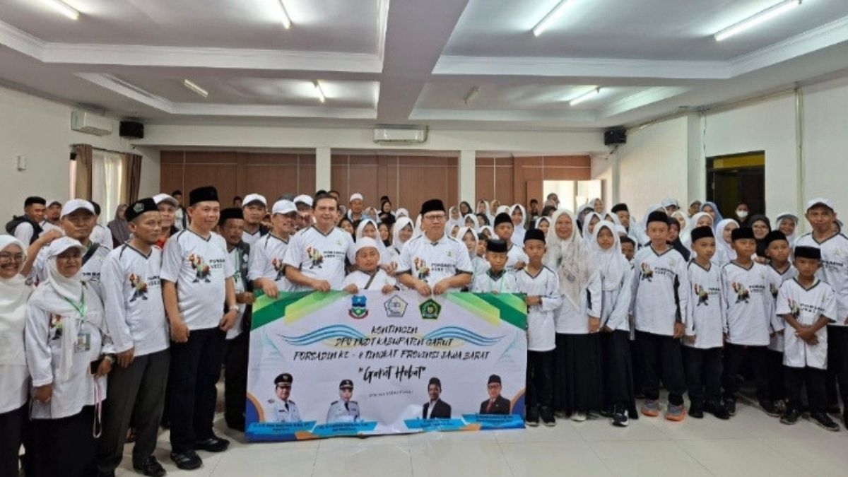 suasana pelepasan peserta kompetisi olahraga dan seni antardiniyah.