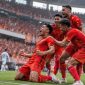 Ilustrasi selebrasi pemain Persija Jakarta dalam pertandingan sepak bola.