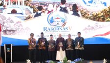 Wamendikdasmen Atip Latipulhayat menyampaikan arahan saat pembukaan Rakornas V Forum Dewan Pendidikan Kabupaten/Kota se-Indonesia di Hotel Harmoni Garut, Oktober 2026. Sesuaikan dengan tanggal dan momen yang terlihat dalam foto asli.