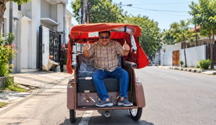 Rudy Gunawan mengapresiasi becak listrik untuk pengemudi di Garut