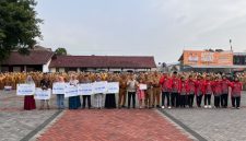 Penyerahan simbolis manfaat Jaminan Kematian kepada ahli waris peserta BPJS Ketenagakerjaan dalam apel gabungan di Kabupaten Garut, 12 Oktober 2026.