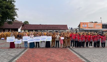 Penyerahan santunan Jaminan Kematian BPJS Ketenagakerjaan kepada ahli waris di Garut