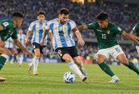 Timnas Argentina menghadapi Bolivia dalam laga persahabatan internasional, dengan Argentina unggul 2-0 saat jeda babak pertama .(Ilustrasi Warta Garut)