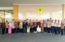 Ketua Pembina YDHIG, Dr. H. Hadiat, dan Rektor IKKHG, Dr. Iwan Wahyudi, foto bersama usai rangkaian persiapan usulan pembukaan Fakultas Kedokteran Gigi di Kampus 3 IKKHG, Selasa (13/10/2026).